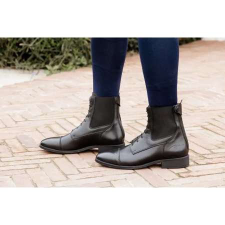 Dyon Short Boots Front Laces