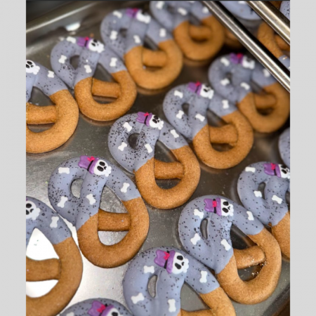 HALLOWEEN - Pretzels with Icing