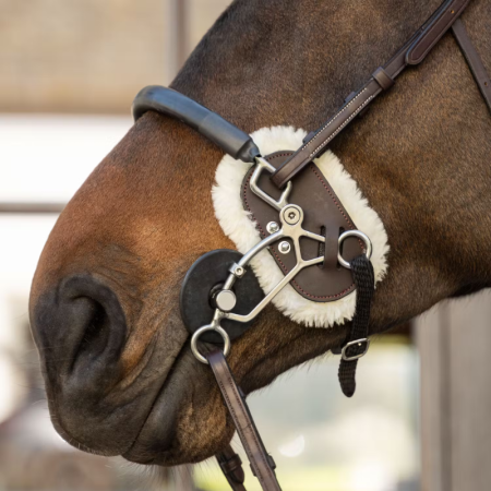 Protection d'hackamore en mouton artificiel